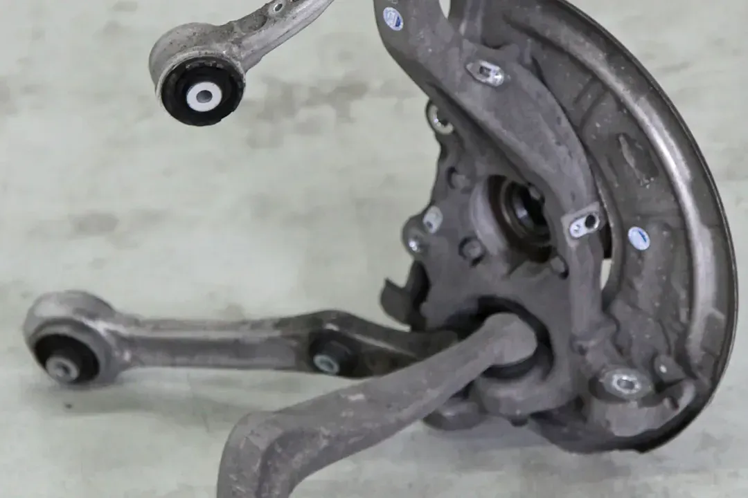 STEERING KNUCKLE COMPLETE, LEFT